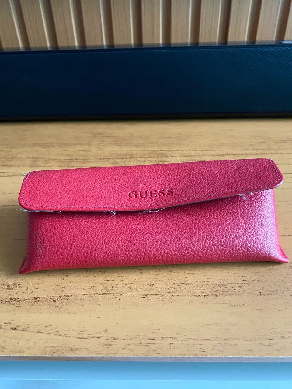 Case óculos da marca Guess