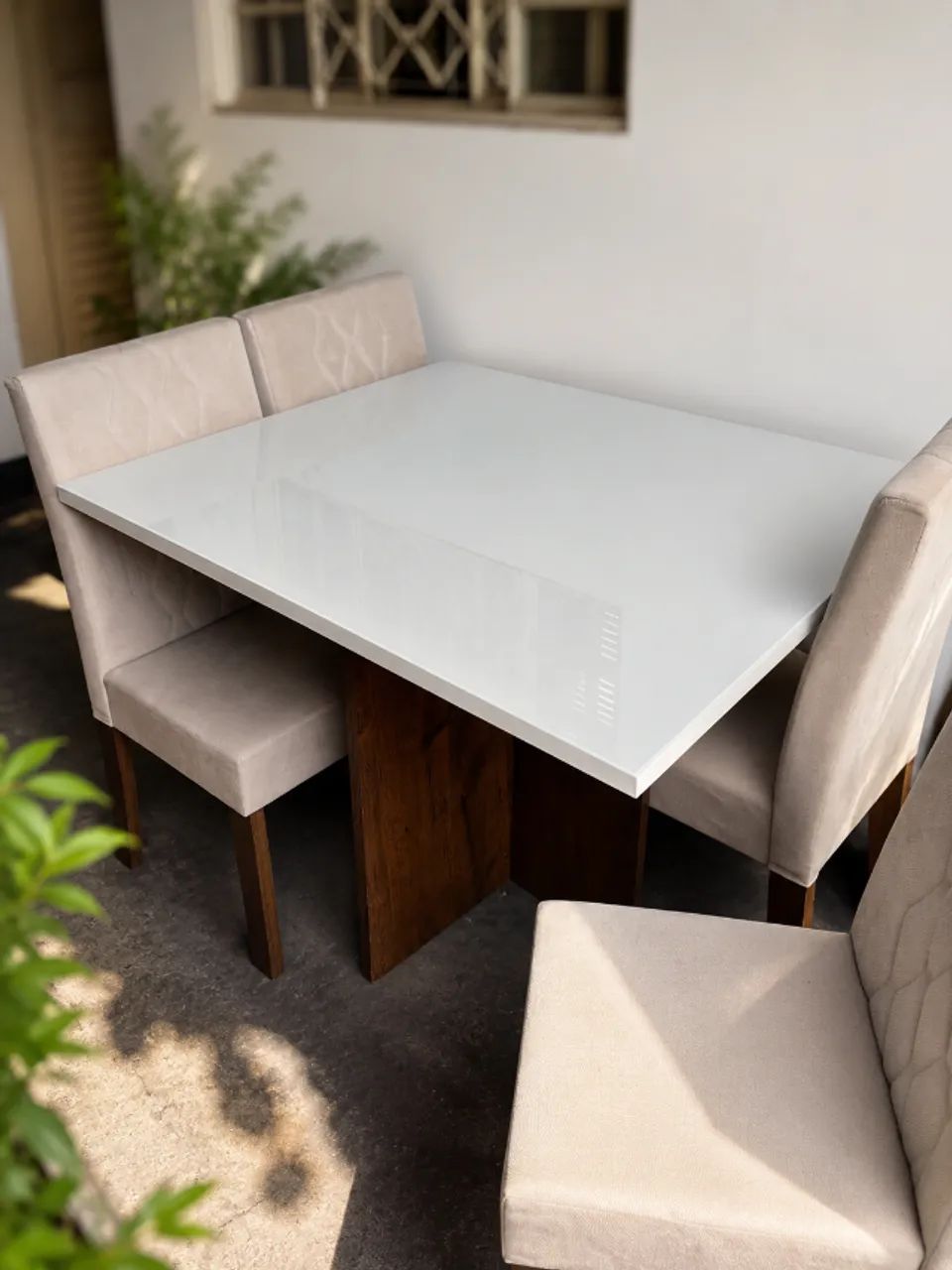 Mesa de Jantar Quadrada com 4 cadeiras