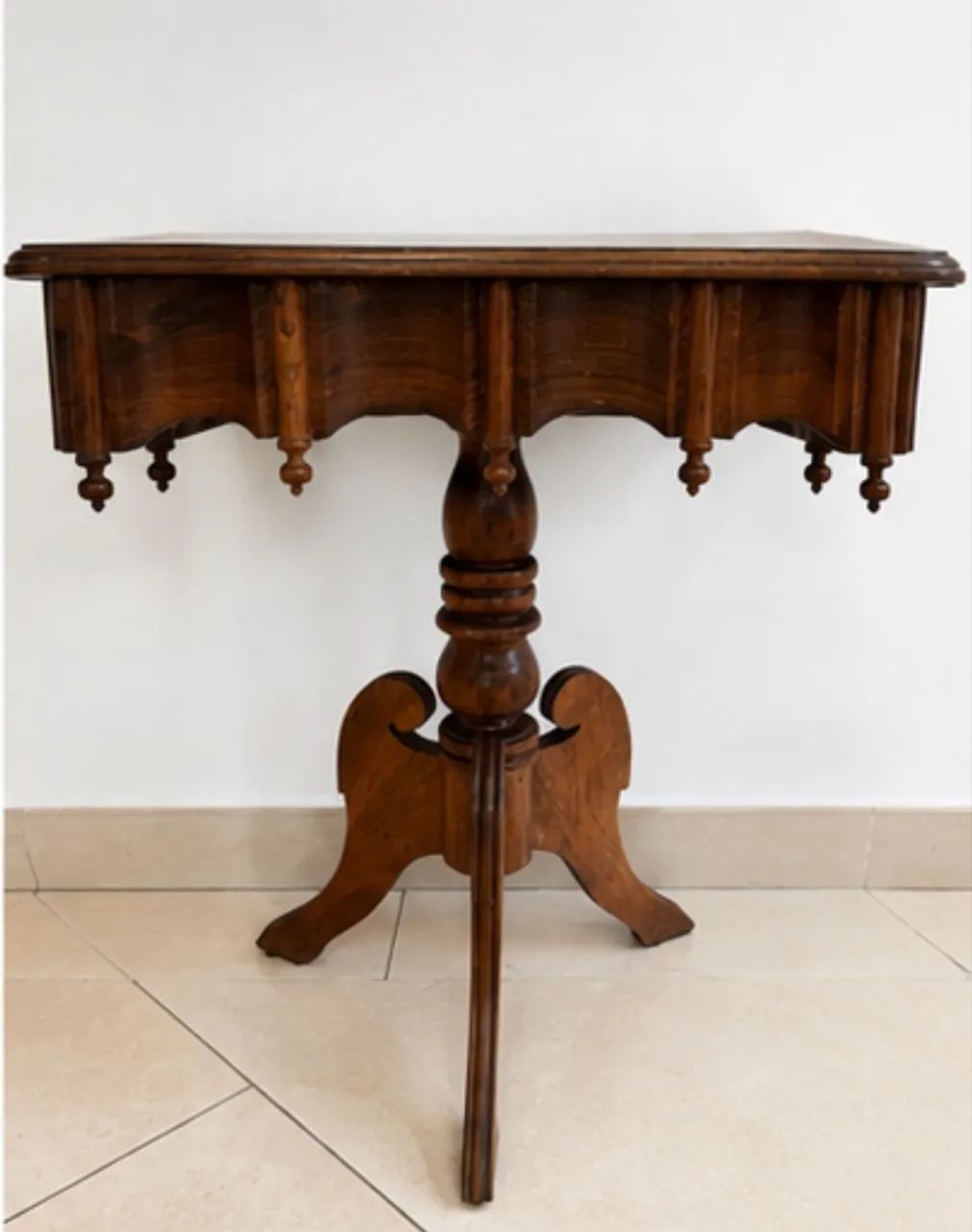 MESA ANTIGA EM MADEIRA MACIÇA - ESTILO CLÁSSICO COM GAVETA - Foto 3