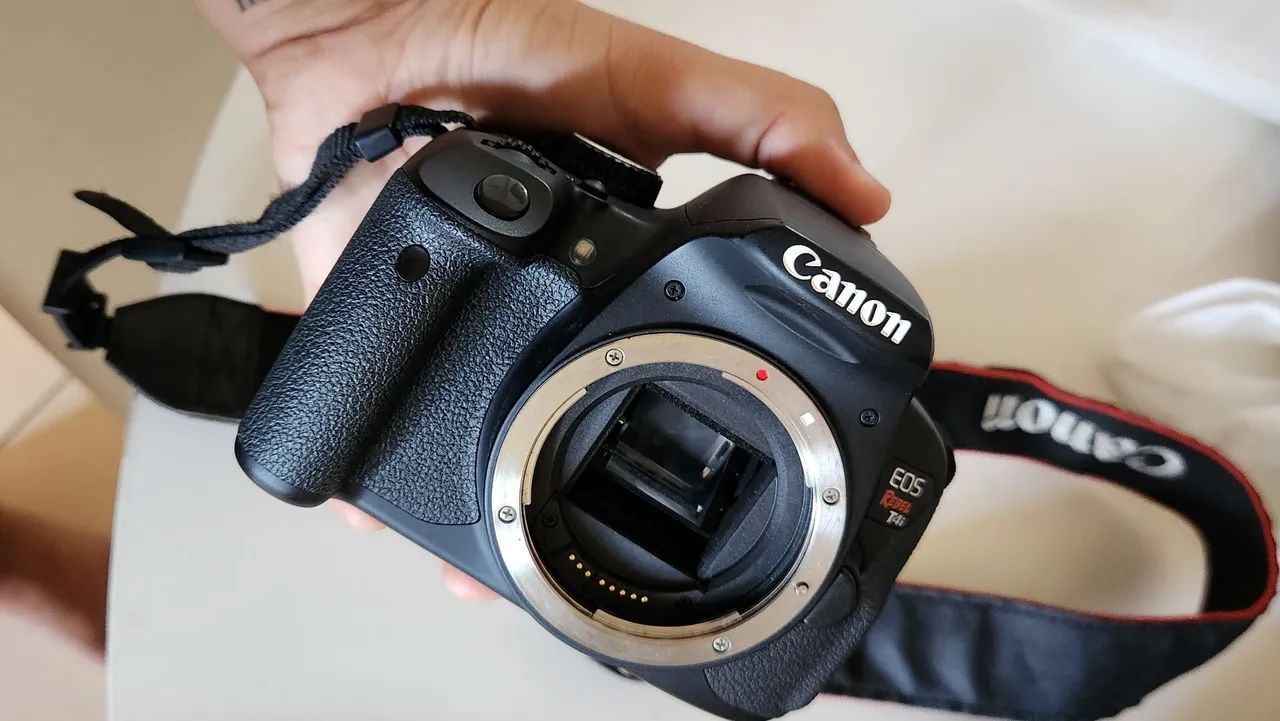 Câmera Canon DSLR T4i