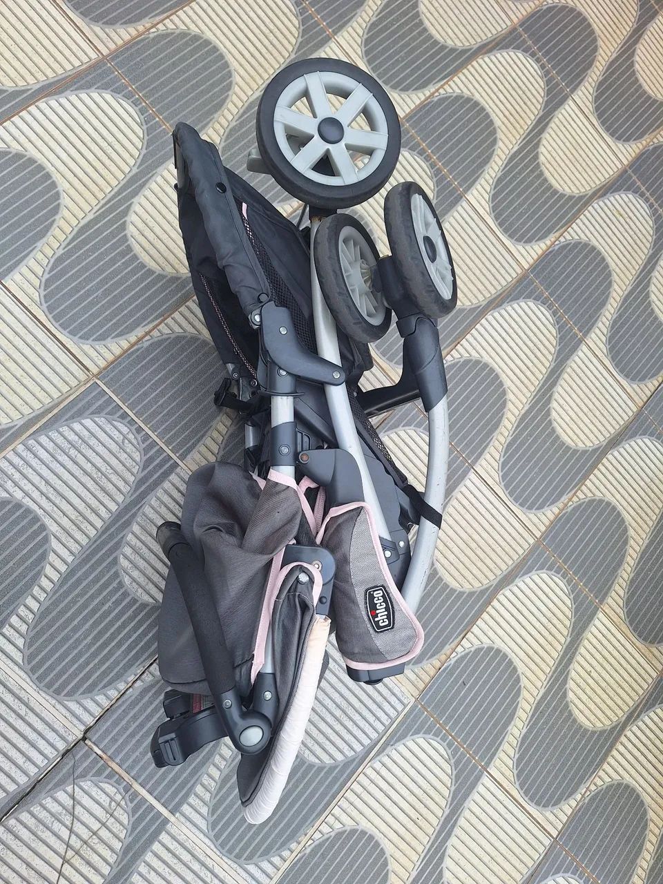 Vendo carrinho de bebe 250,00 - Foto 4