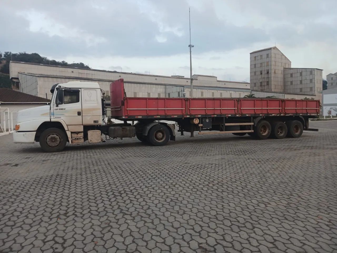 Conjunto 1634 e carreta 3 eixos - Foto 3