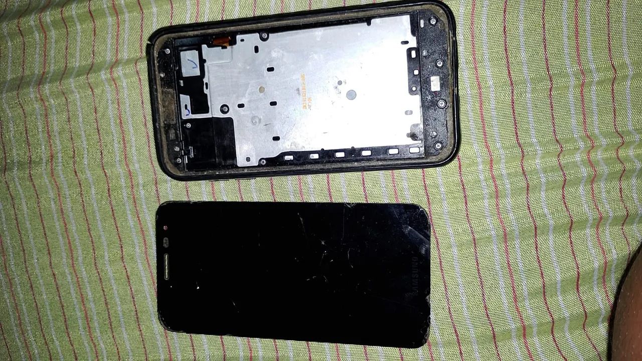 Vendo 3 celulares e 1 tablet para retirada de peças  - Foto 2