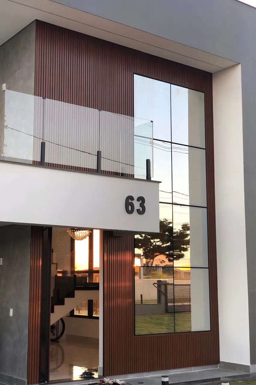 Portas e janelas em esquadrias de alumínio e vidros temperados 