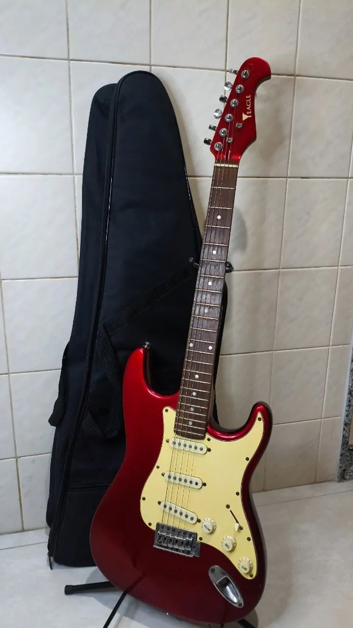 Guitarra Eagle Stratocaster Vermelha + Capa | Funcionando Perfeitamente