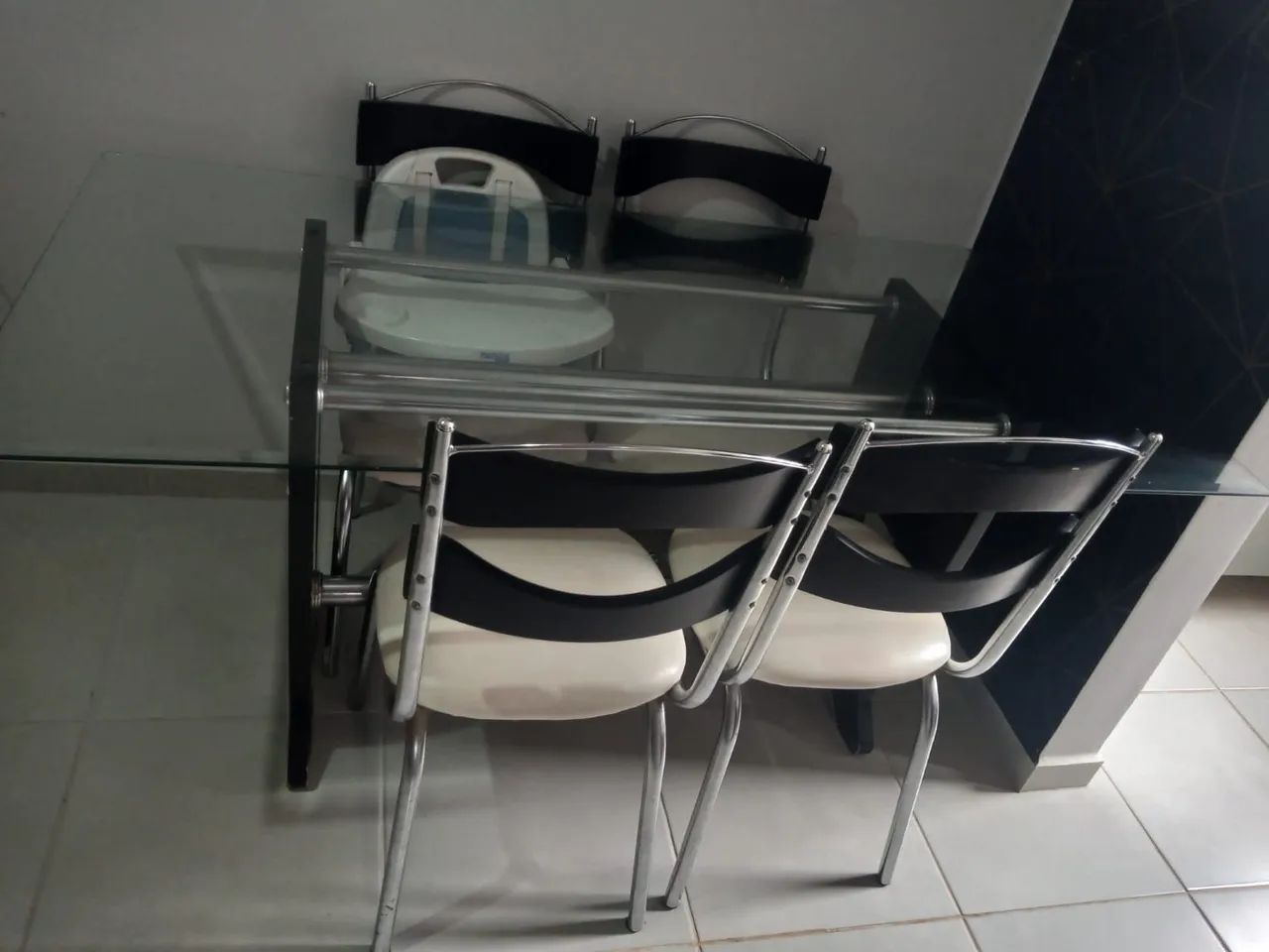 Mesa de Vidro com 6 cadeiras 