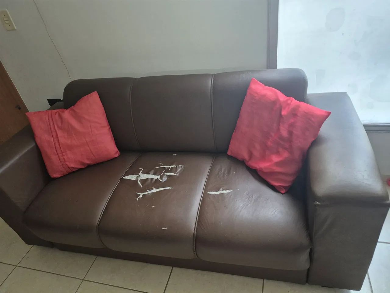 Sofá 3 lugares courino  - Foto 2