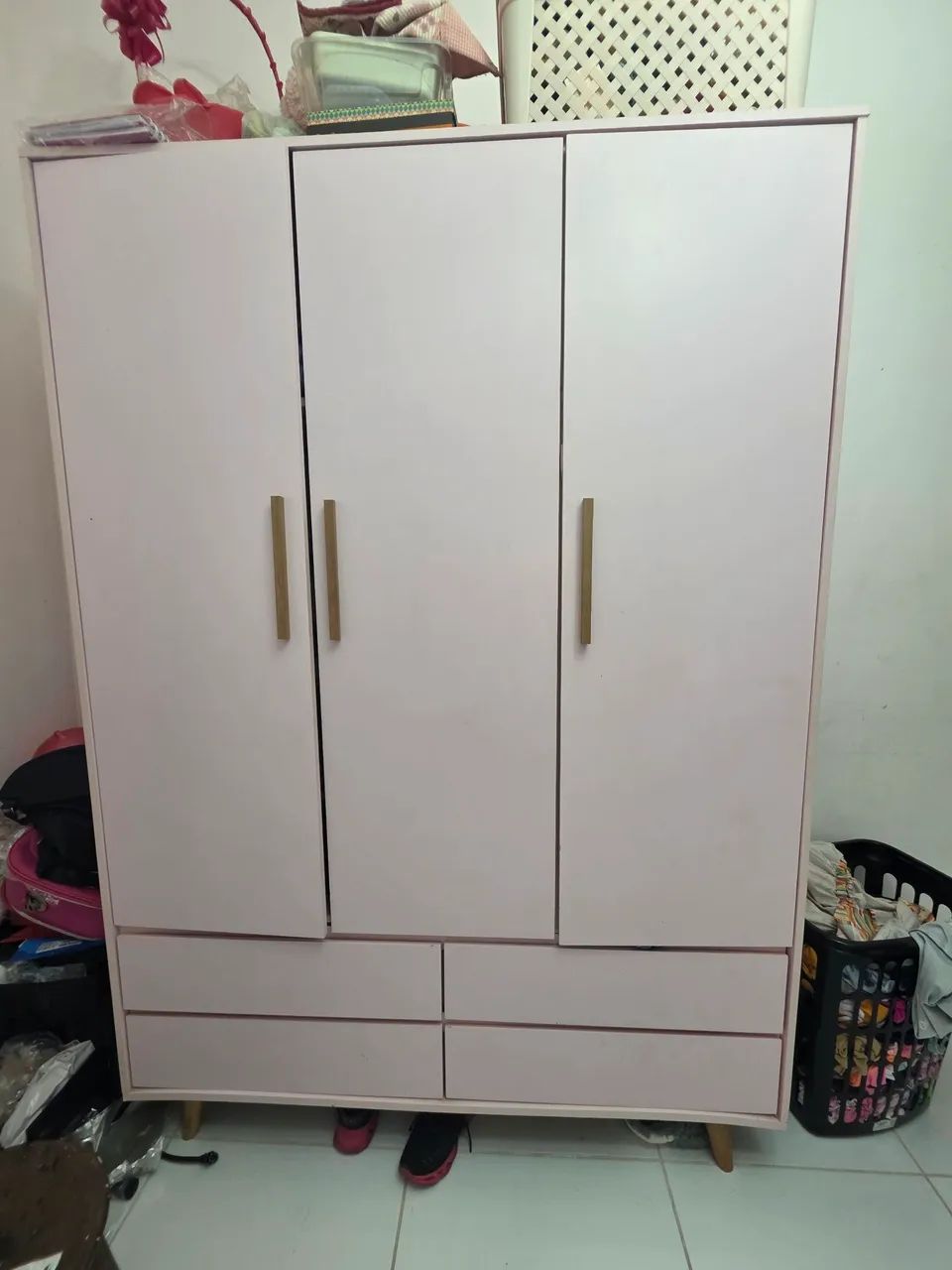 Guarda  roupa infantil rosa
