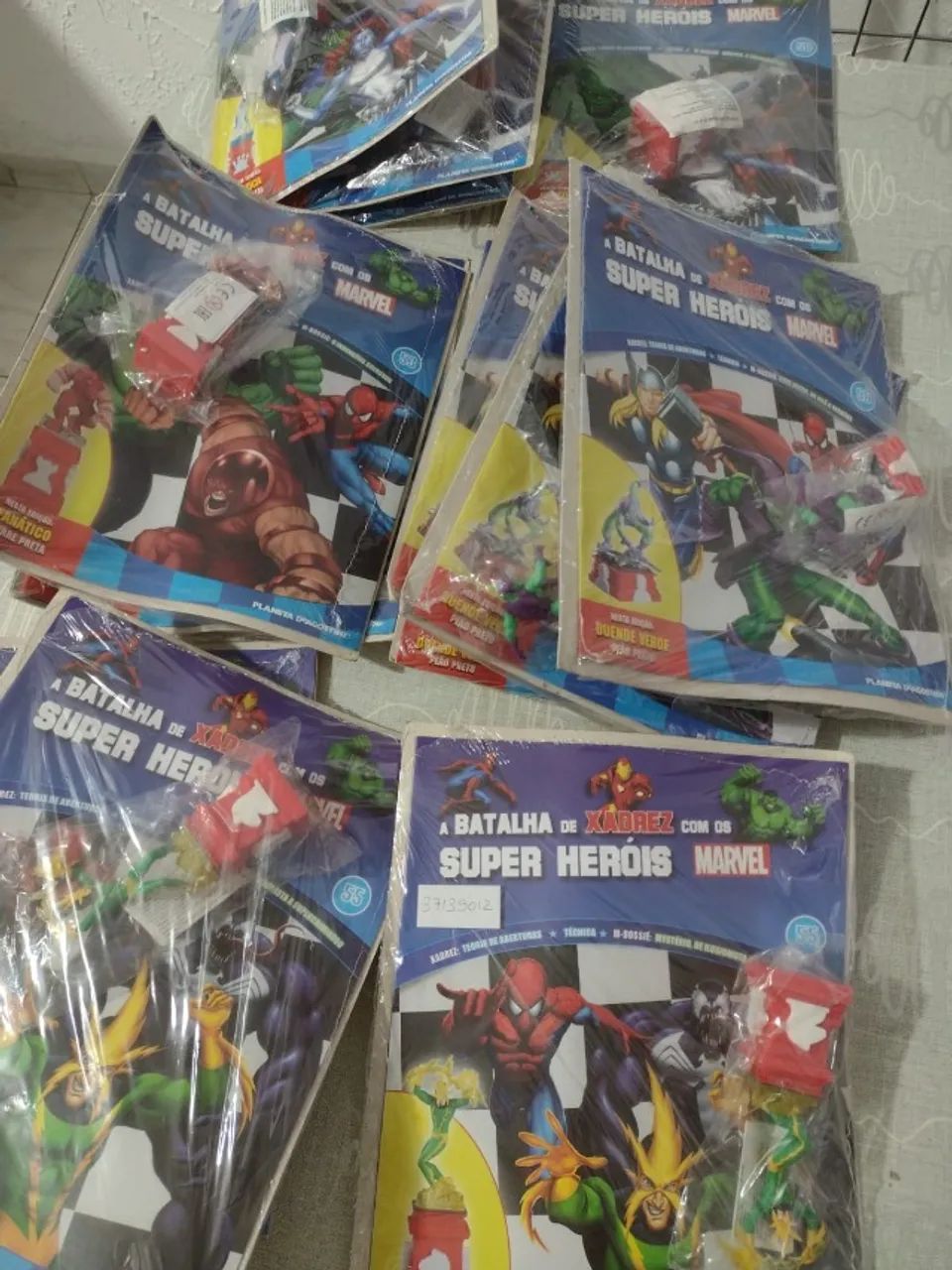 Monte seu Kit - Xadrez Heróis Marvel - Edições lacradas
