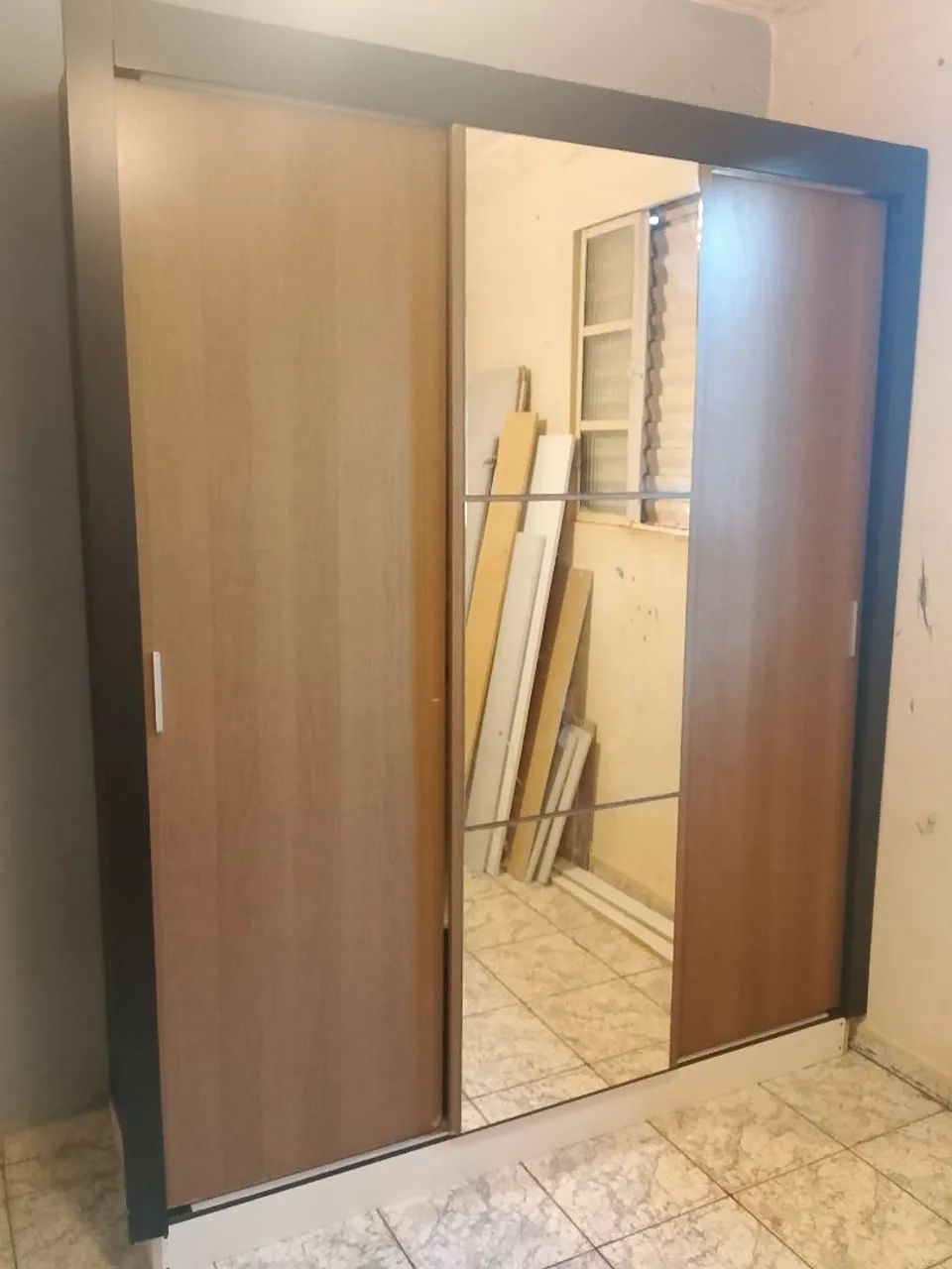 Vendo guarda roupa usado entrega e montagem grátis  - Foto 3