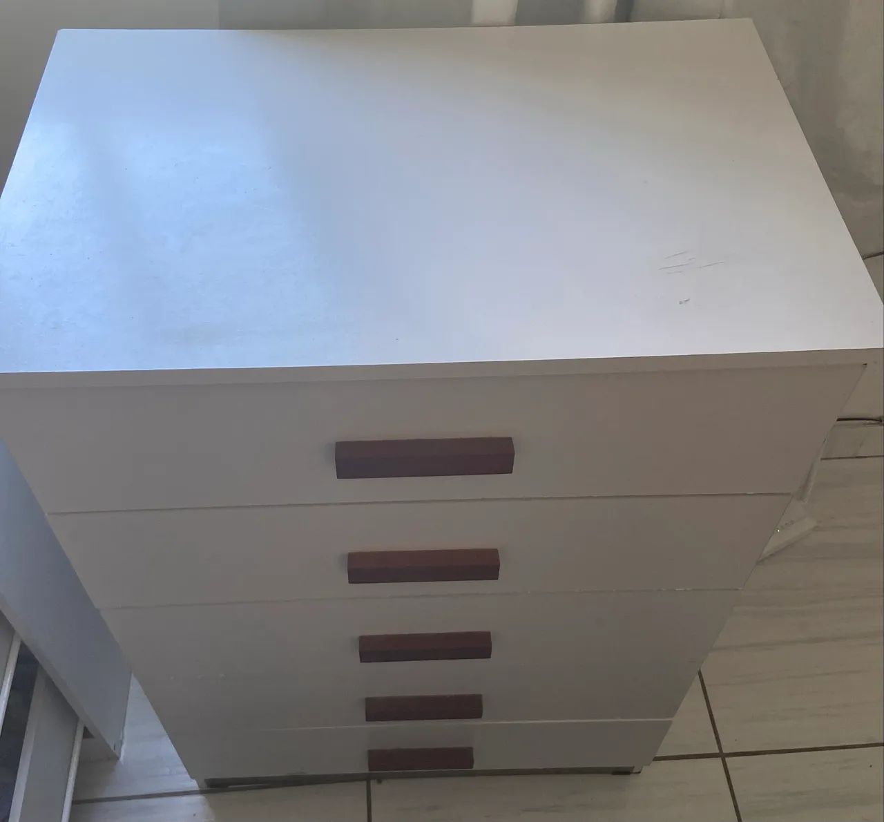 Cômoda Branca com 5 Gavetas - Ideal para Quarto ou Escritório - Foto 2