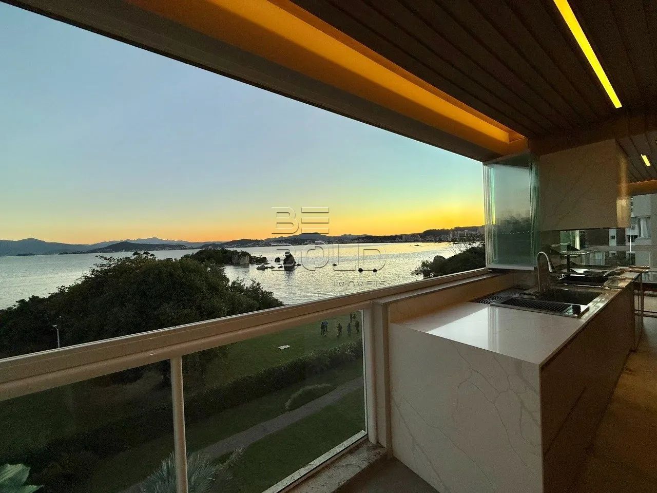 Apartamento frente mar com 5 dormitórios no Abraão - Foto 2