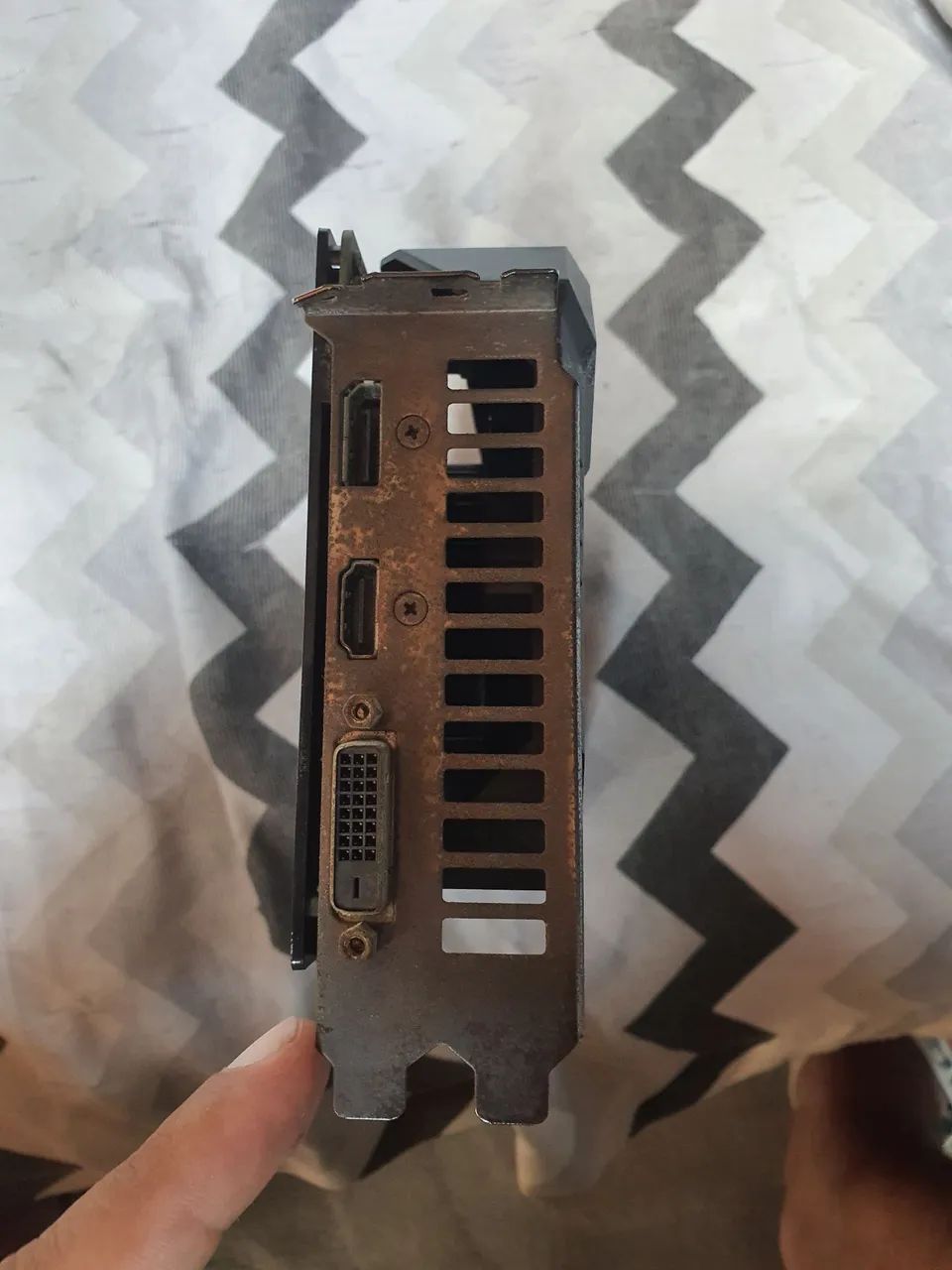 Vendo placa de vídeo 1660(defeito) - Foto 3