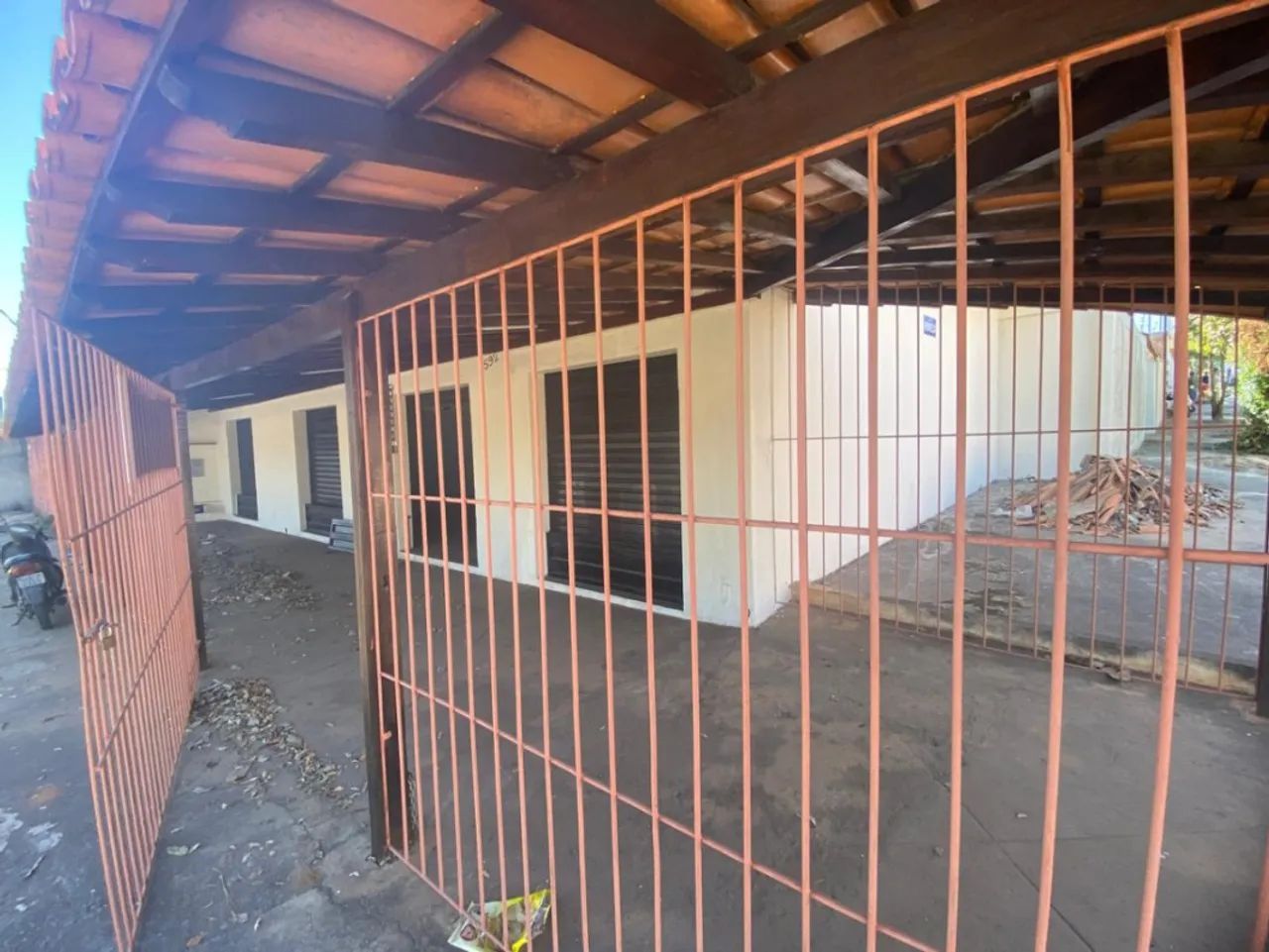 Loja / Salão / Ponto Comercial com 3 quartos para alugar em Sete Lagoas - Foto 5