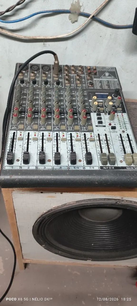 Mesa de som Behringer Xenyx 1204FX - Foto 2