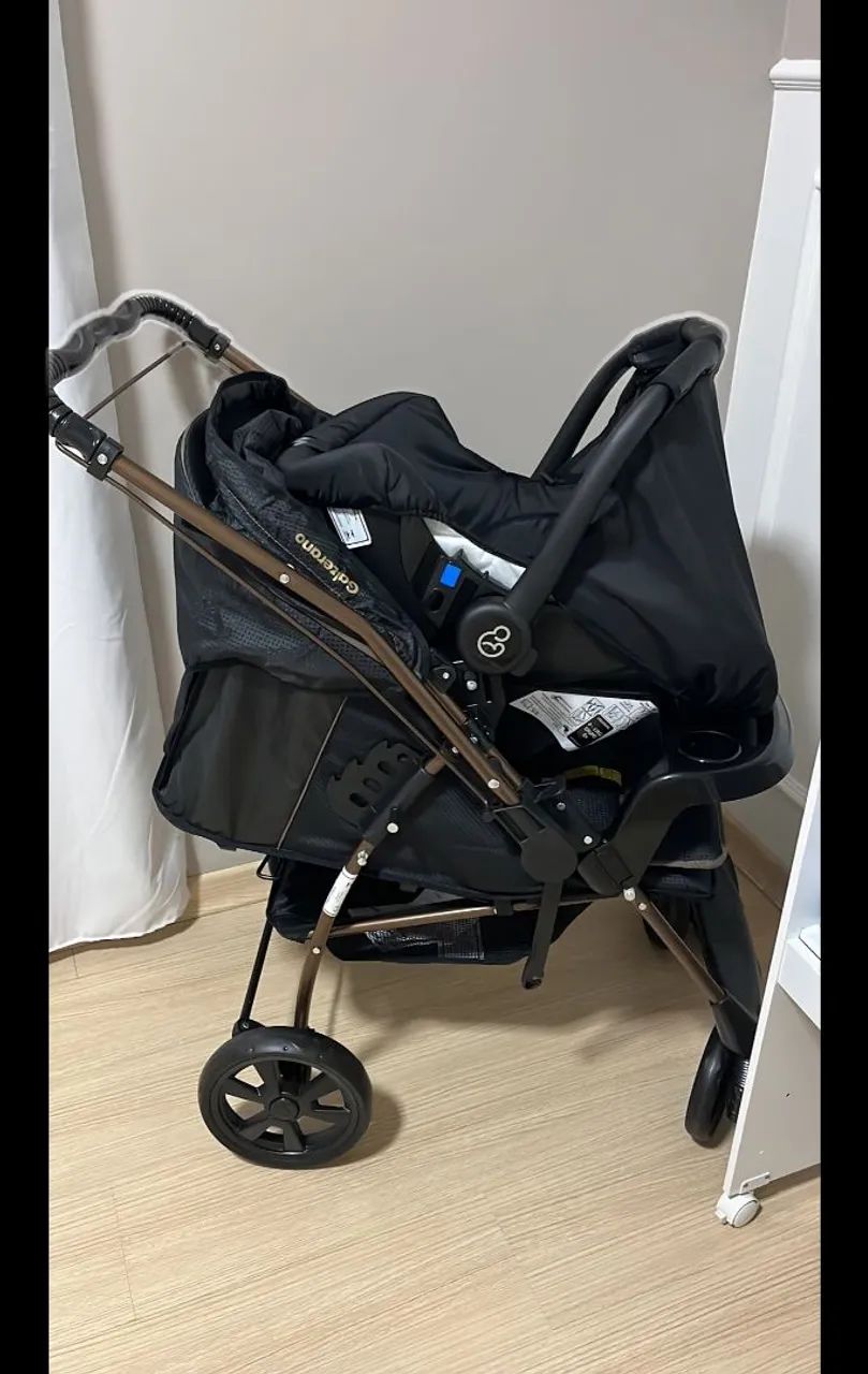 Carrinho com Bebê conforto 