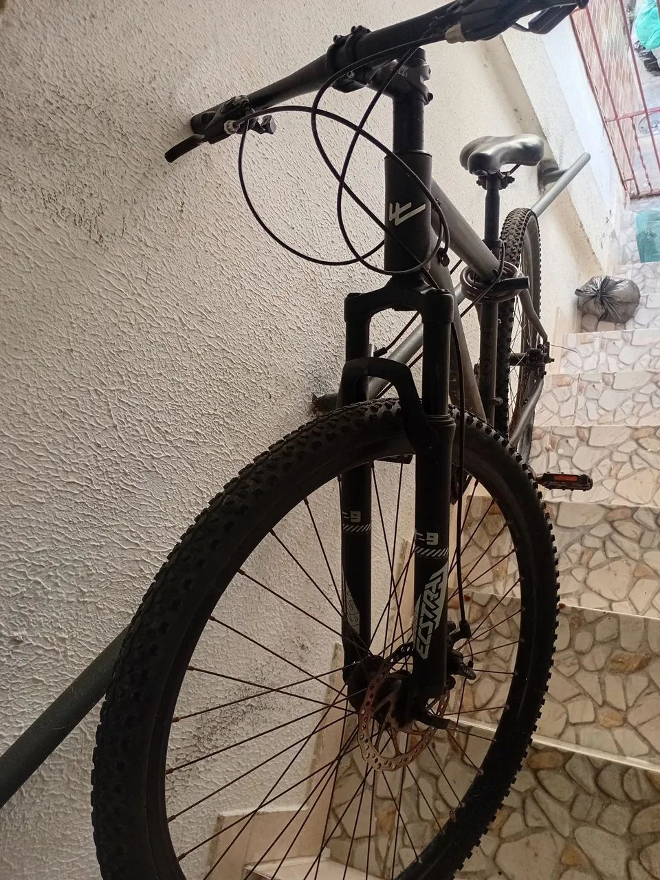 Bicicleta semi nova poucas vezes usada