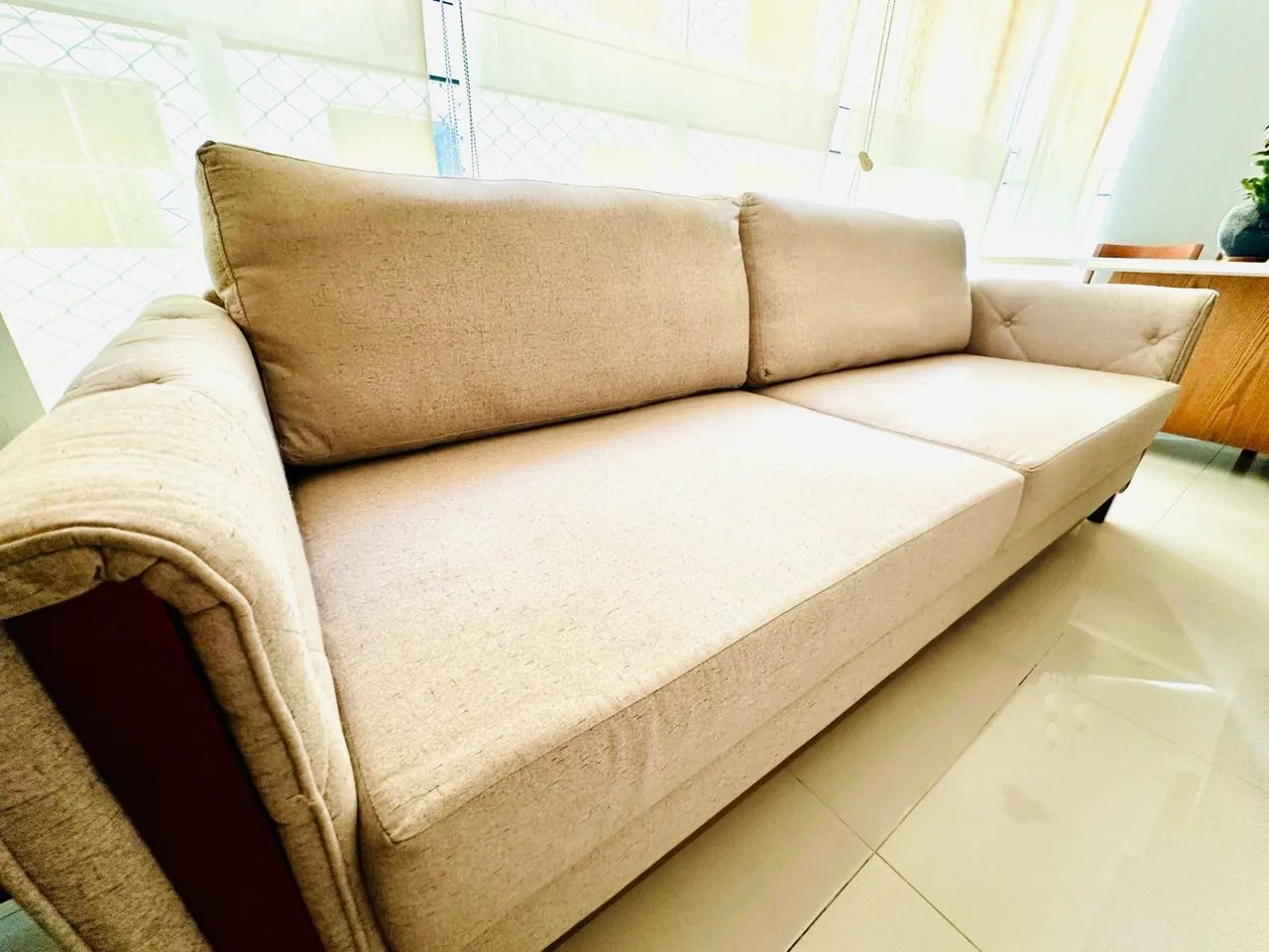Sofá em linho 4 lugares elegante e atemporal - Foto 5
