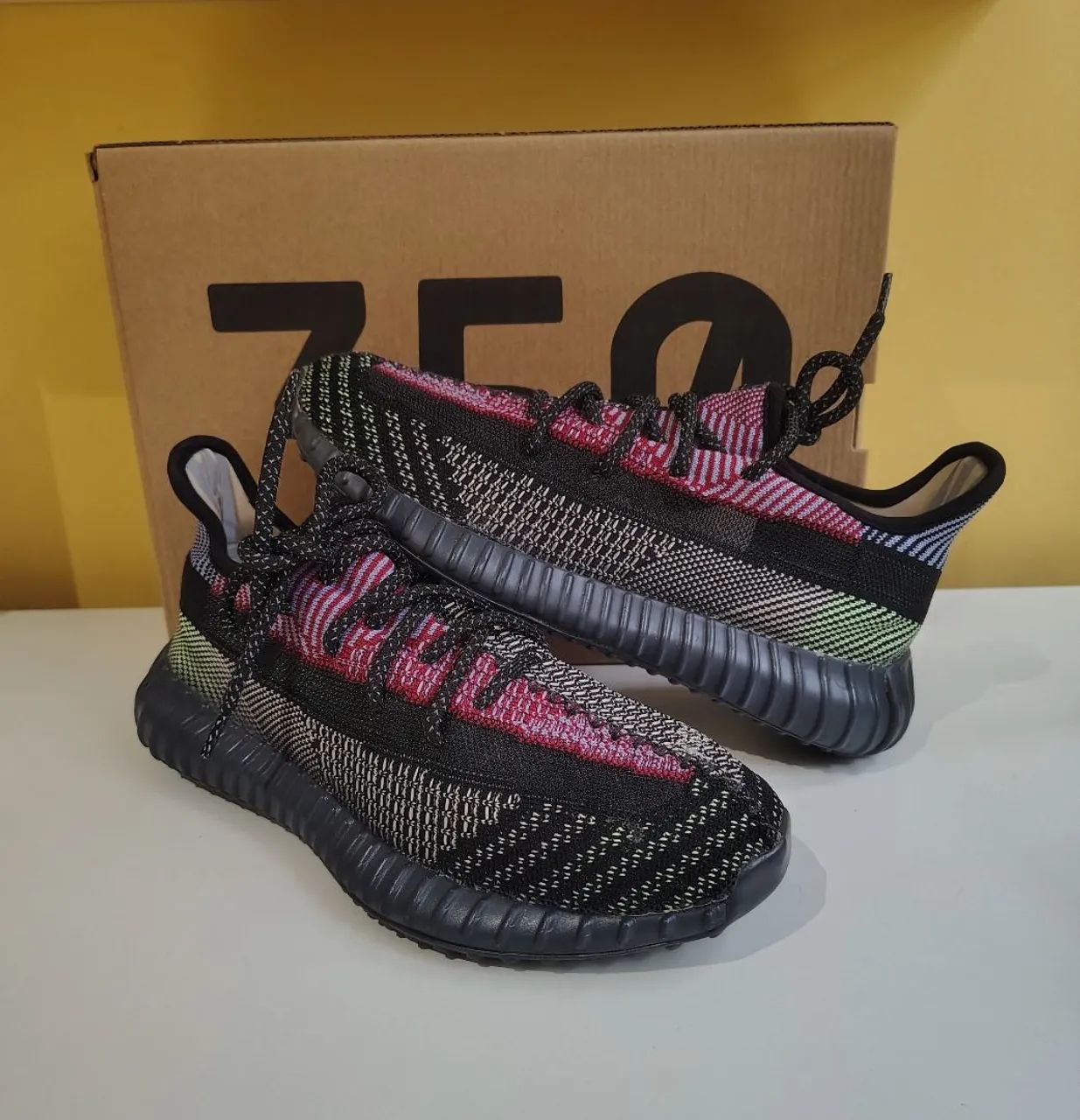 Tênis Yeezy boost 350 yecheil - Foto 3