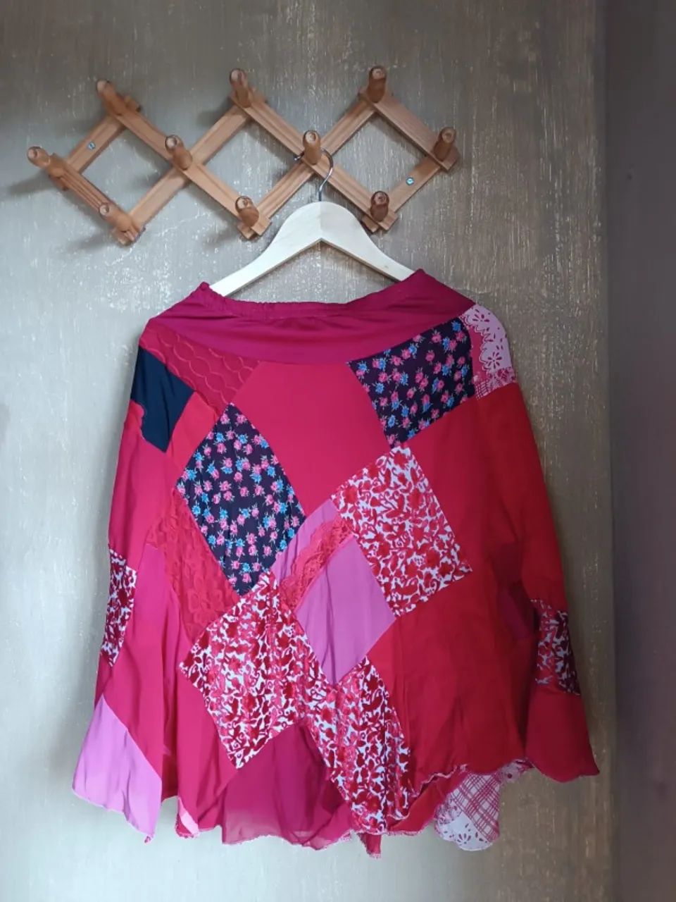 Saia midi patchwork vermelha estampada