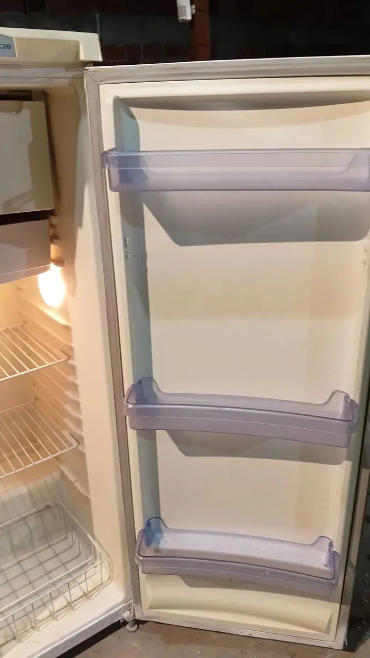 Vendo Geladeira com entrega grátis - Foto 4