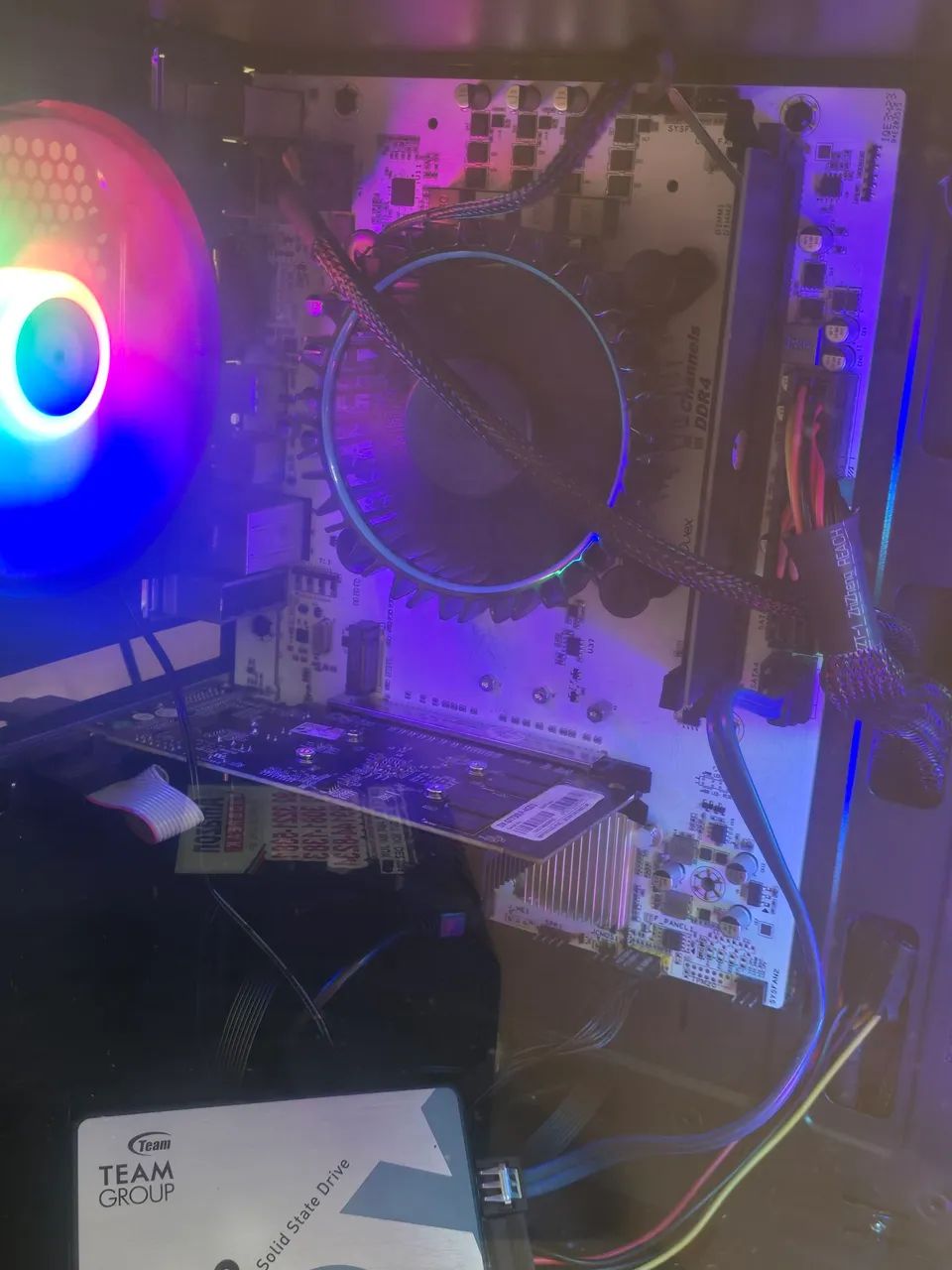 VENDO PC GAMER i3 12°G 8G RAM COMPLETO - Foto 3