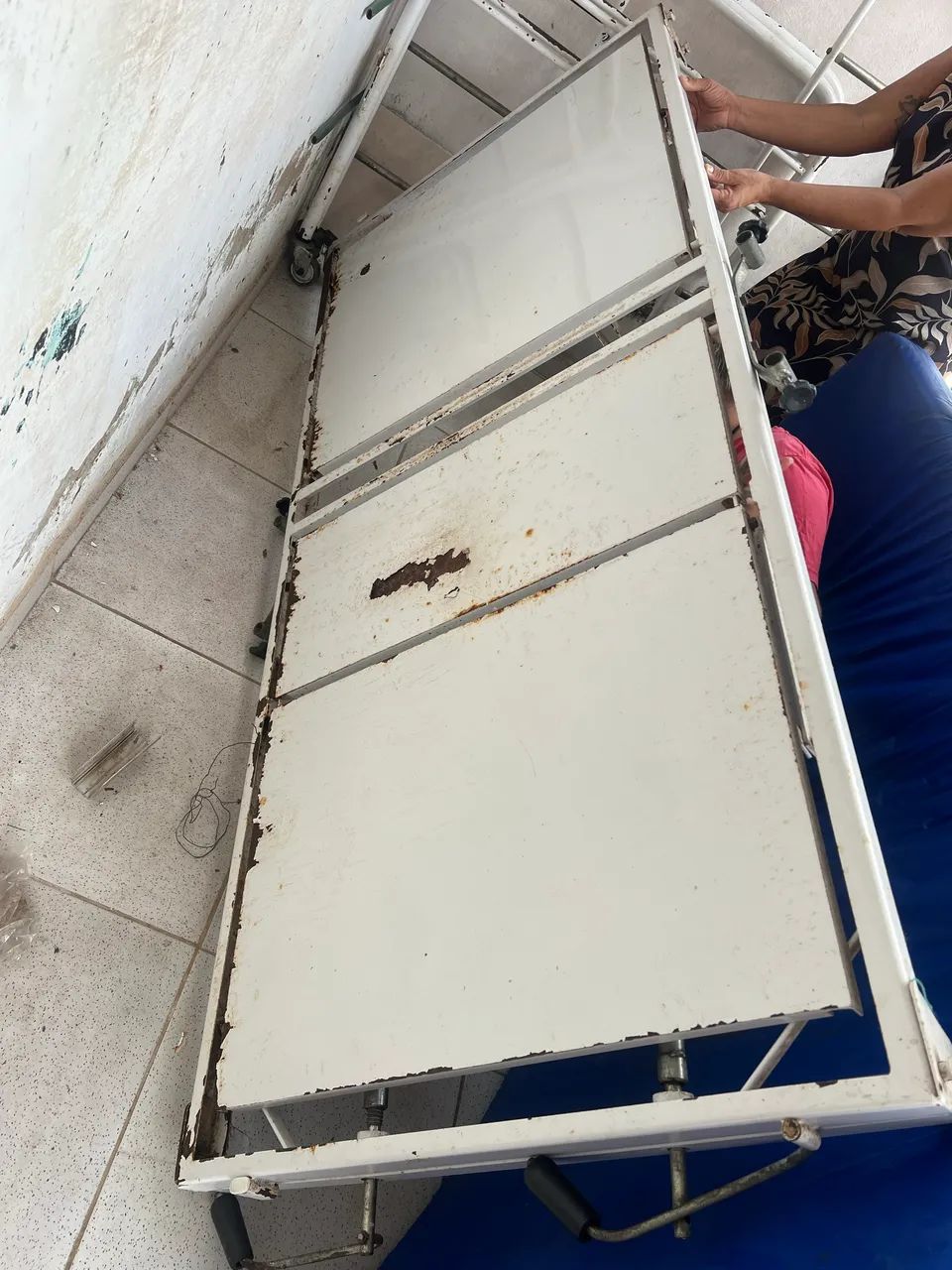 Cama Hospitalar 2 Manivelas com Colchão Impermeável  - Foto 3