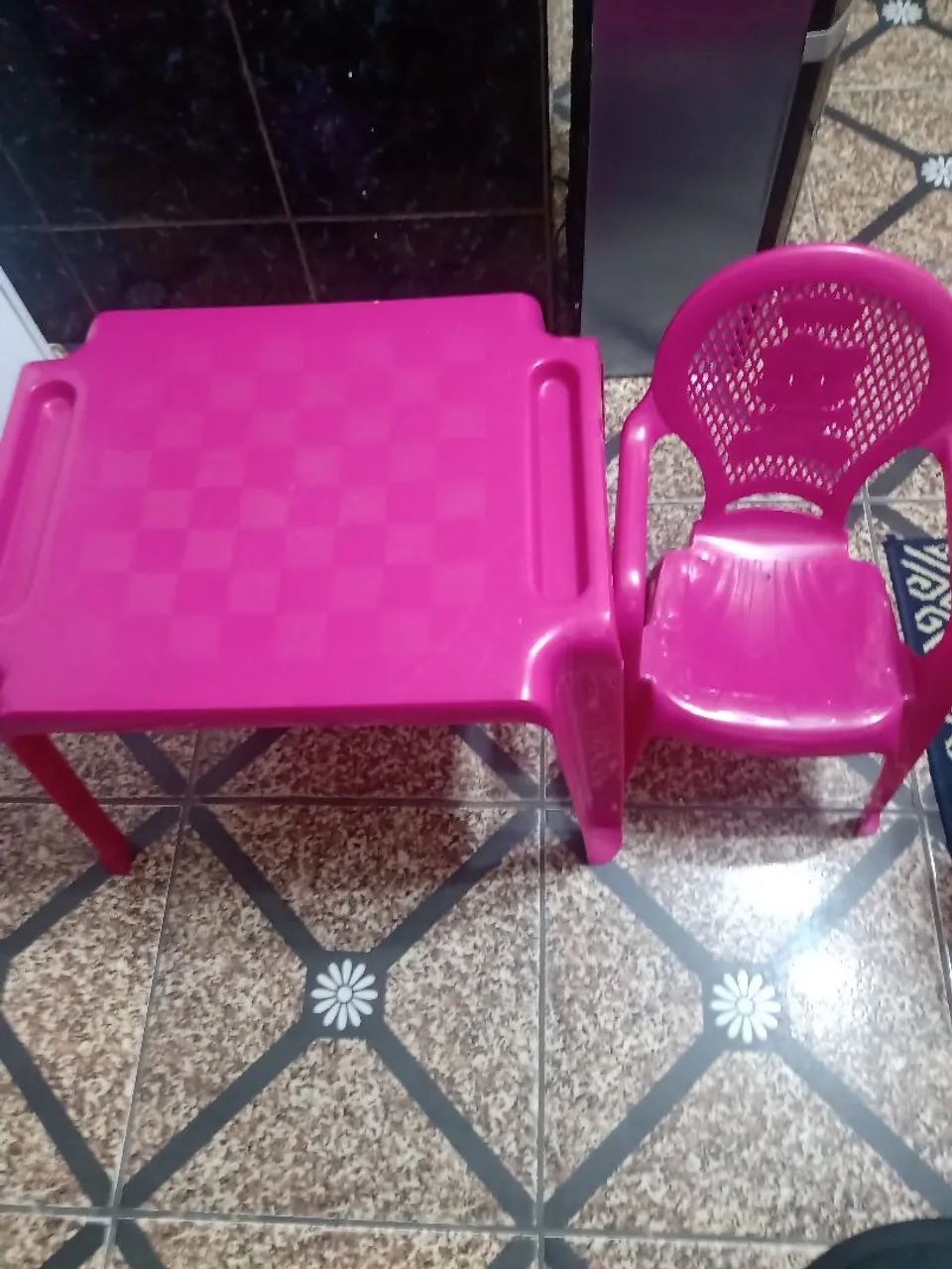Mesa com cadeira infantil65580425447809120