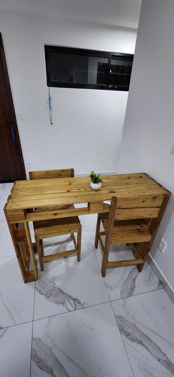 Mesa com 2 cadeiras