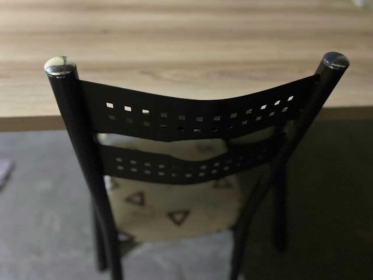 Mesa de Jantar com 2 cadeiras - ótimo estado! - Foto 3