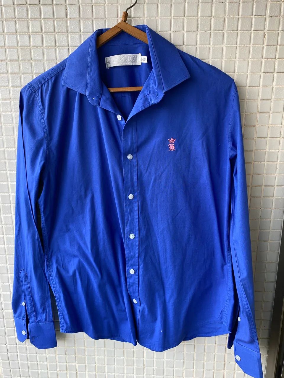 Camisa azul escuro em puro algodao - Foto 2