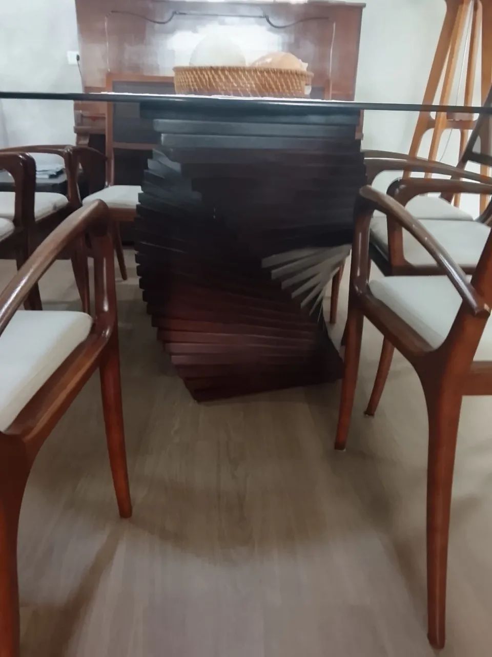 Vende-se Mesa De Jantar Em Madeira Maciça. - Foto 2