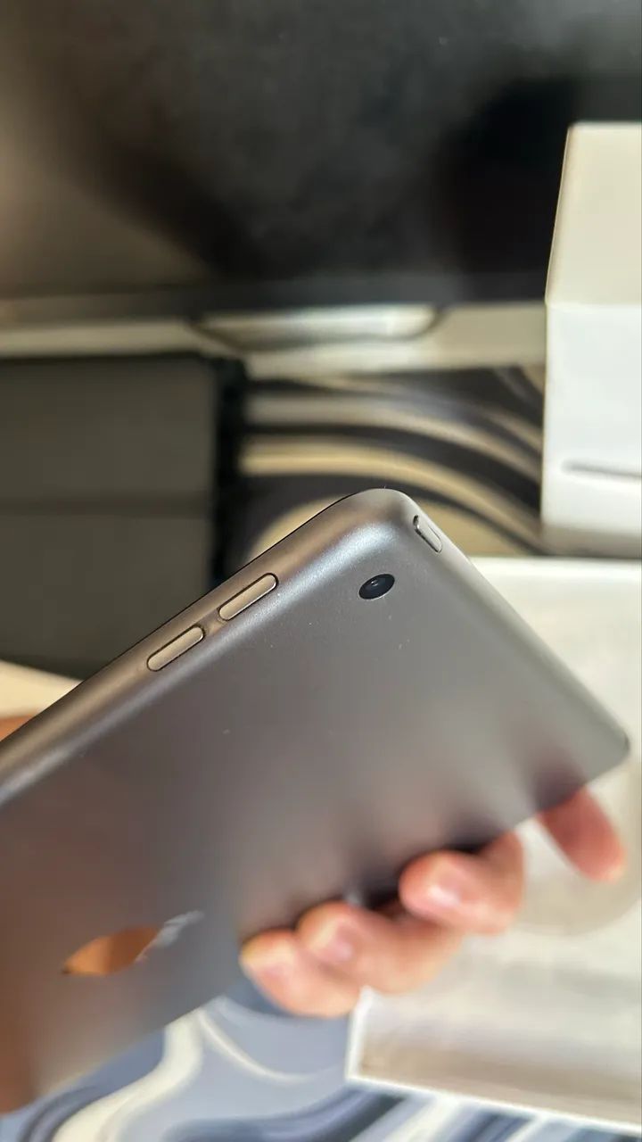 iPad 7ª Geração 32GB + Teclado | Muito Conservado | Sem Detalhes