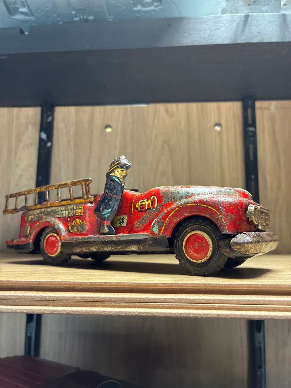 Carro bombeiro de lata 