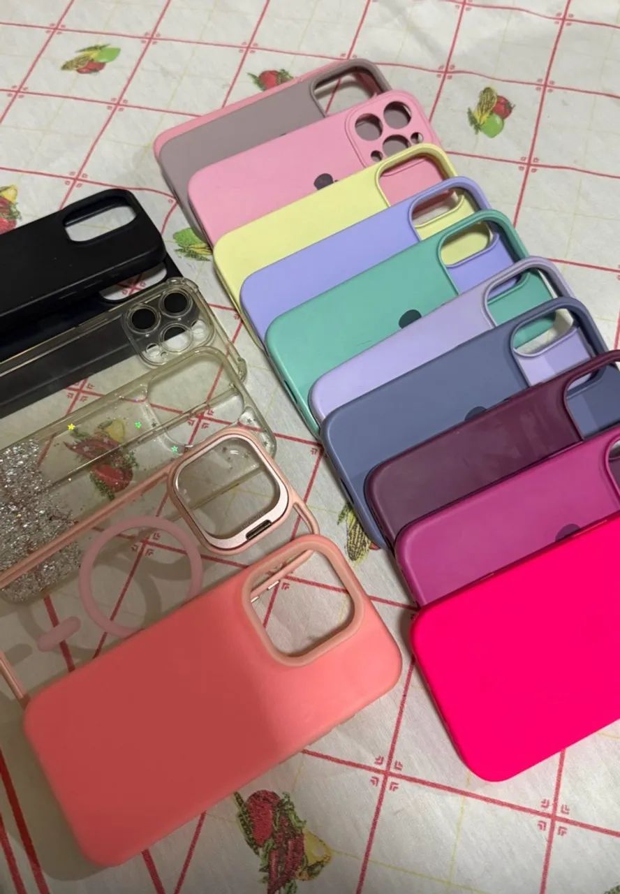 Vende-se 17 capinhas do Iphone 15 PRO