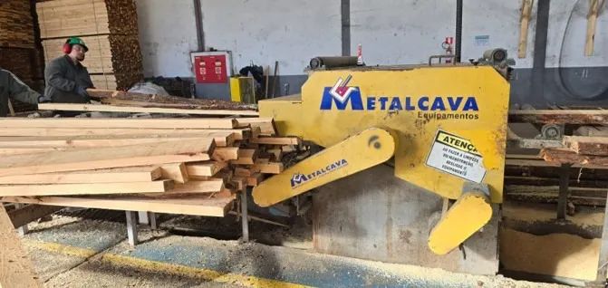 Refiladeira Metalcava Industrial com Esteiras | Serra Circular para Serraria - Foto 2