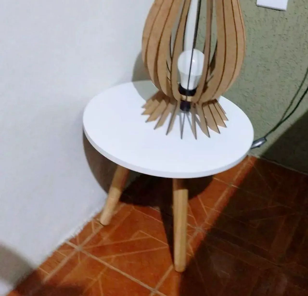 Mesinha Lateral Redonda - Moderna e Compacta65576106181379121