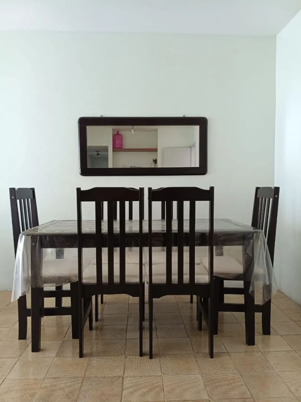 Vendo mesa com 6 cadeiras