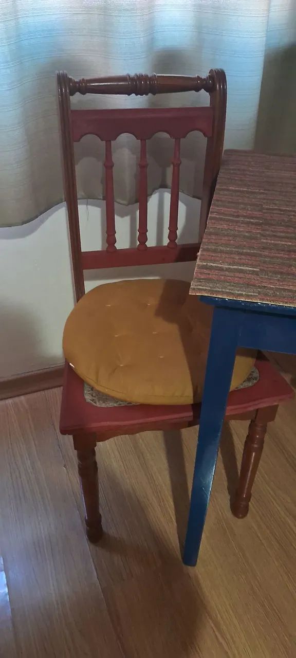  cadeiras assento palha e mesa perfeito estado  - Foto 3