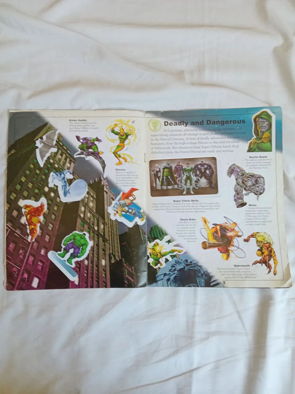 Álbum Glow in the Dark Marvel Heroes  - Foto 3