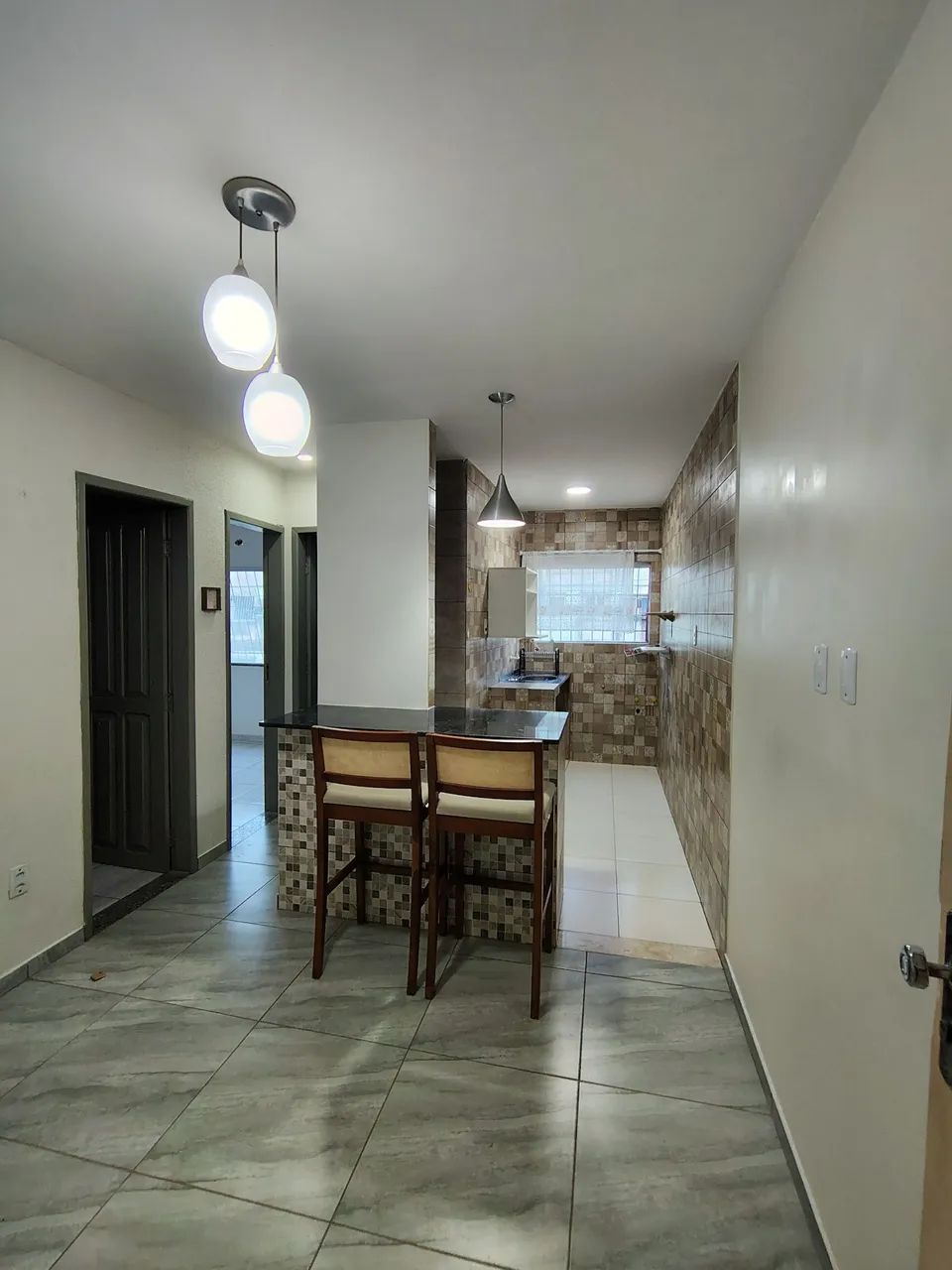 Apartamento reformado com garagem coberta 
