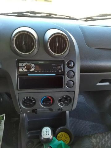 Ford Fiesta Hatch 2003 1.6 completo - Foto 9