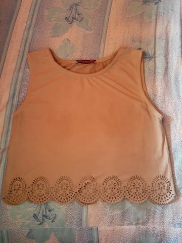 Blusas, cropeds e saia seminovas - Foto 2