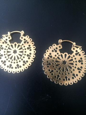 Brinco folhado dourado
