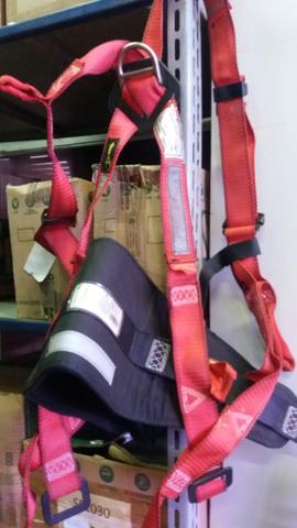 Cinturão paraquedista vendo por 70 reais