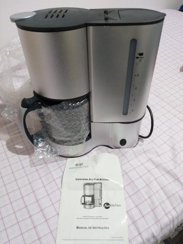 Cafeteira para até 10 xícaras, nunca foi usada