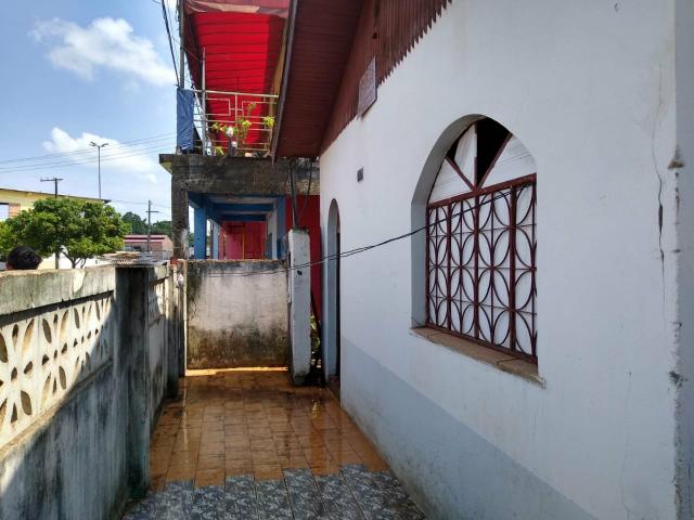 Vendo uma casa no centro de Iranduba