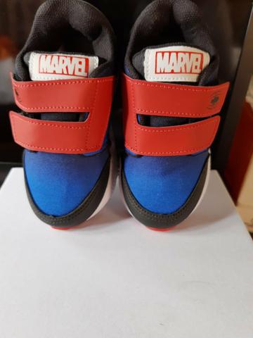 Tenis do homem aranha
