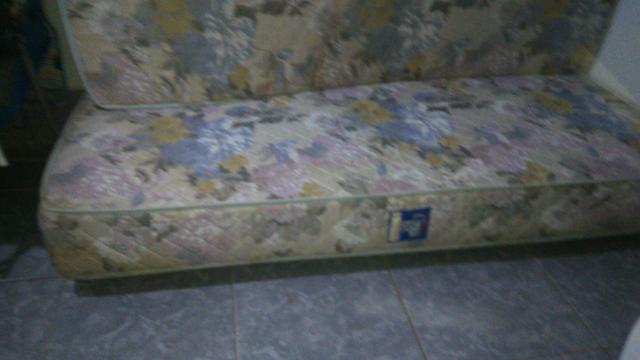 Vendo cama box de mola solteiro