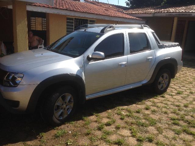 Hilux troca Renault oroch automática - Foto 7